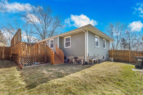 Tiny photo for 1501 Washington Street, Lake In The Hills, IL 60156 (MLS # 12581332)