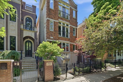 Photo of 1717 W NELSON Avenue #3, Chicago, IL 60657 (MLS # 12685545)