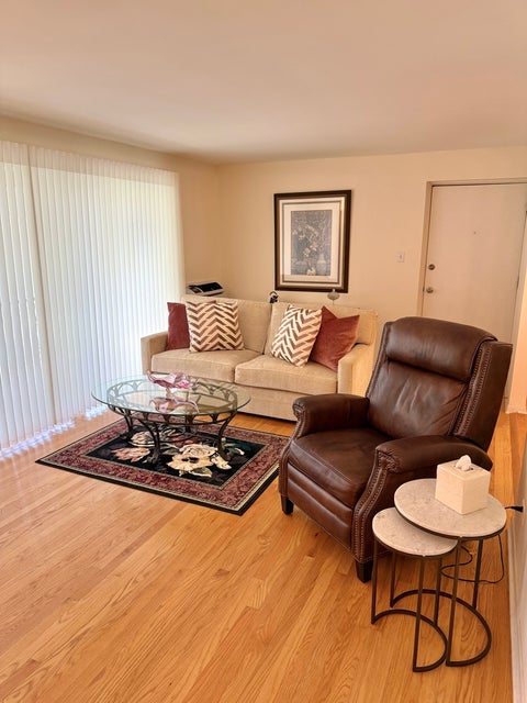 Tiny photo for 927 8th Avenue #8, La Grange, IL 60525 (MLS # 12725656)