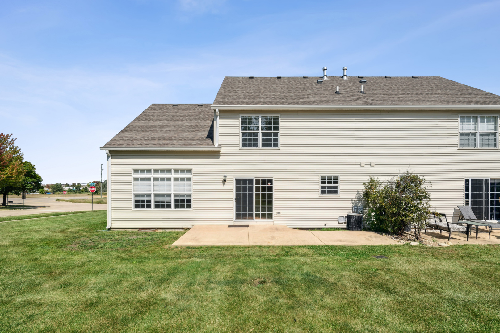 Huntley, Illinois 60142, United States, 3 Bedrooms Bedrooms, ,3 BathroomsBathrooms,Residential,Active,217642