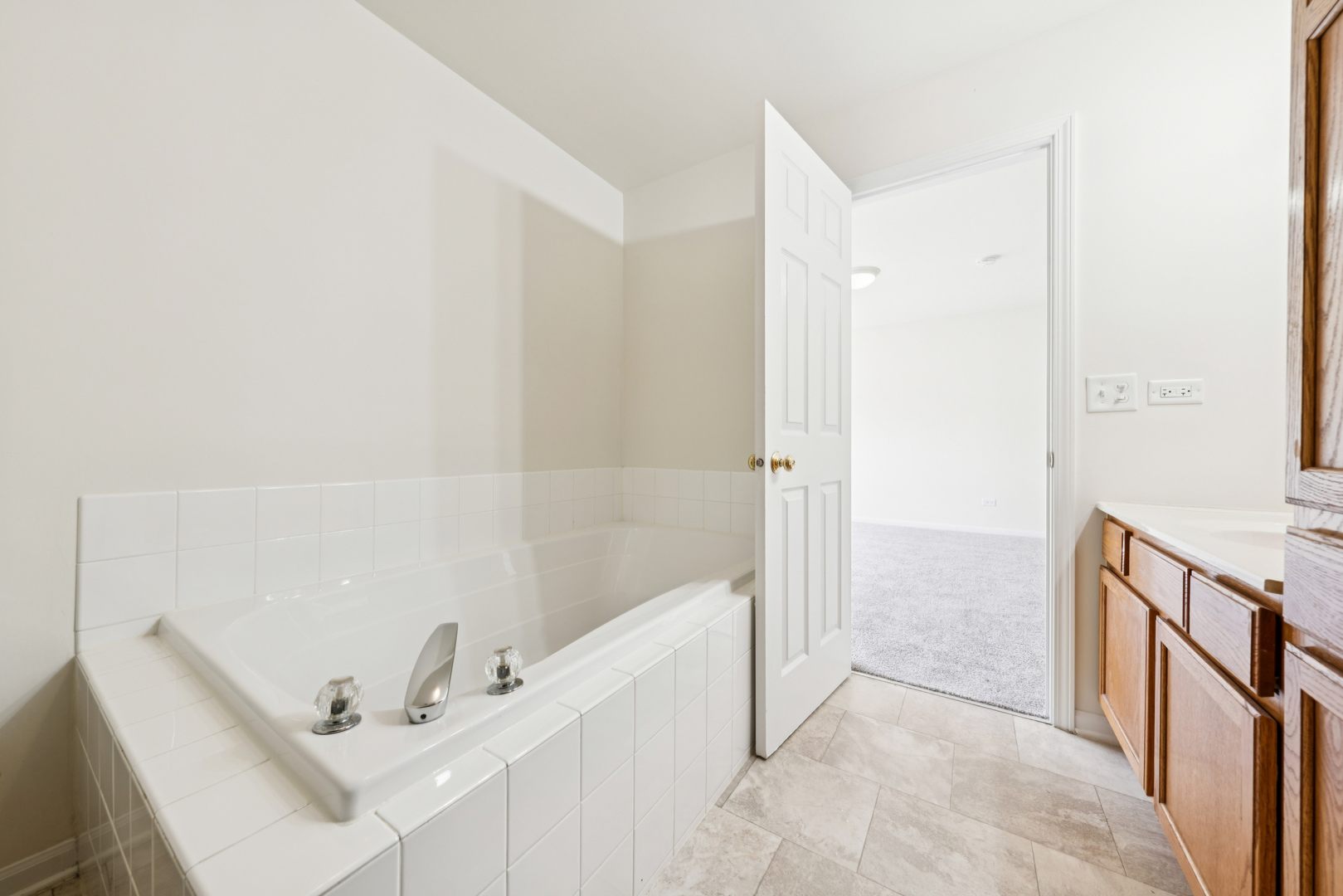 Huntley, Illinois 60142, United States, 3 Bedrooms Bedrooms, ,3 BathroomsBathrooms,Residential,Active,217642