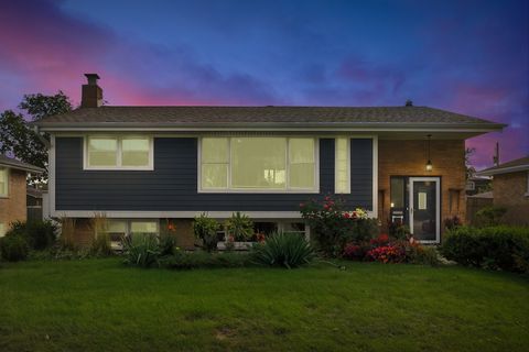 Tiny photo for 10817 S Oak Park Avenue, Worth, IL 60482 (MLS # 12472029)