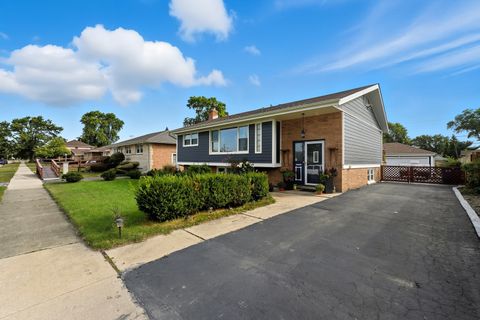 Tiny photo for 10817 S Oak Park Avenue, Worth, IL 60482 (MLS # 12472029)