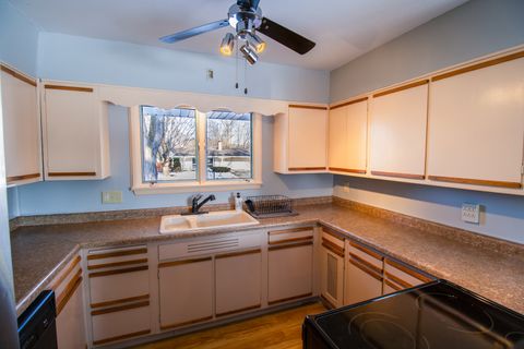 Tiny photo for 100 Warren Place, DeKalb, IL 60115 (MLS # 12539996)