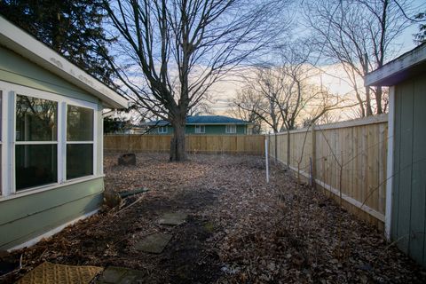 Tiny photo for 100 Warren Place, DeKalb, IL 60115 (MLS # 12539996)