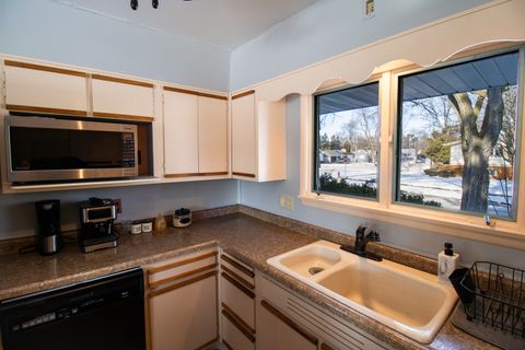 Tiny photo for 100 Warren Place, DeKalb, IL 60115 (MLS # 12539996)