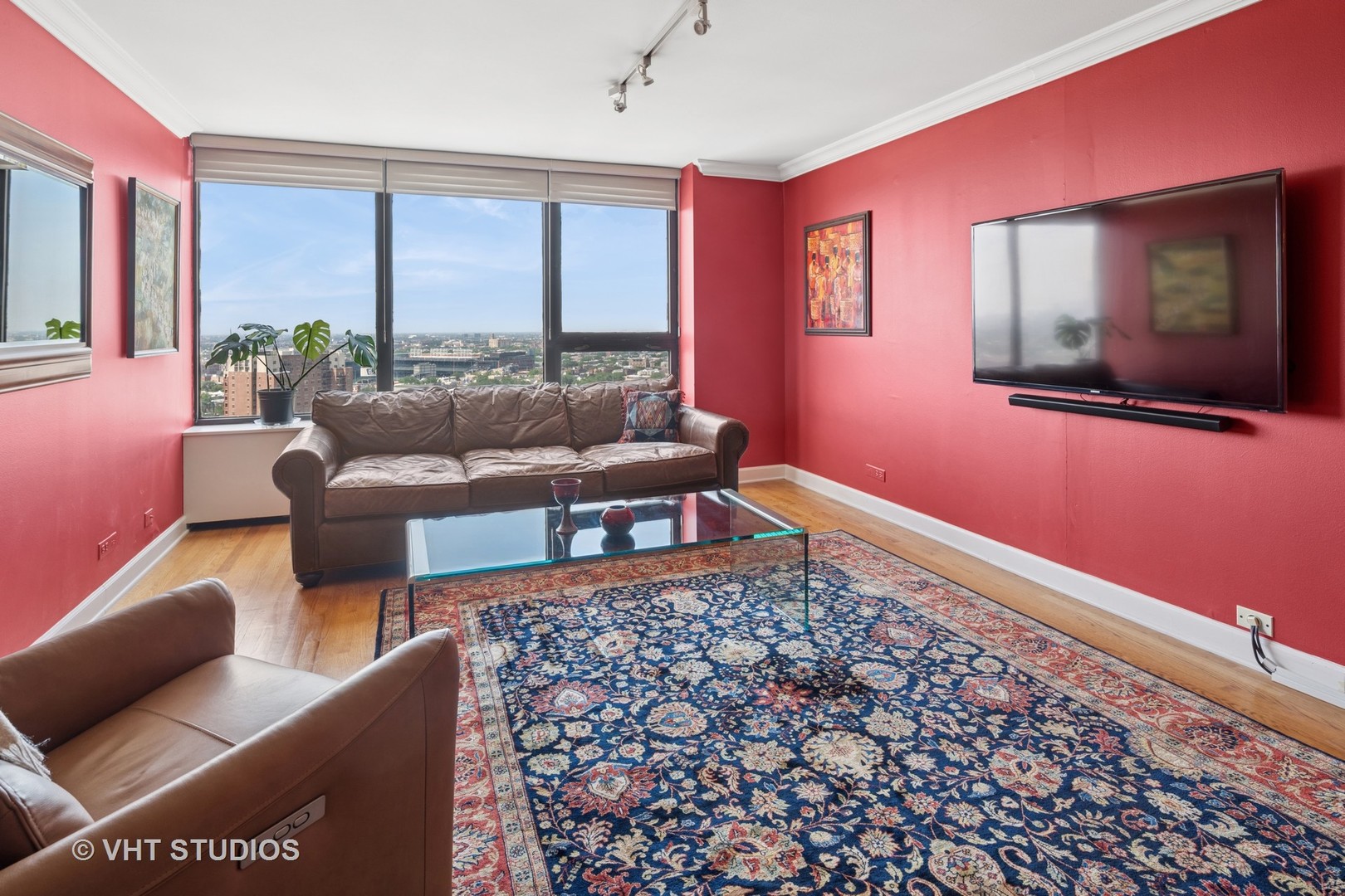 3930 N Pine Grove Avenue 2512