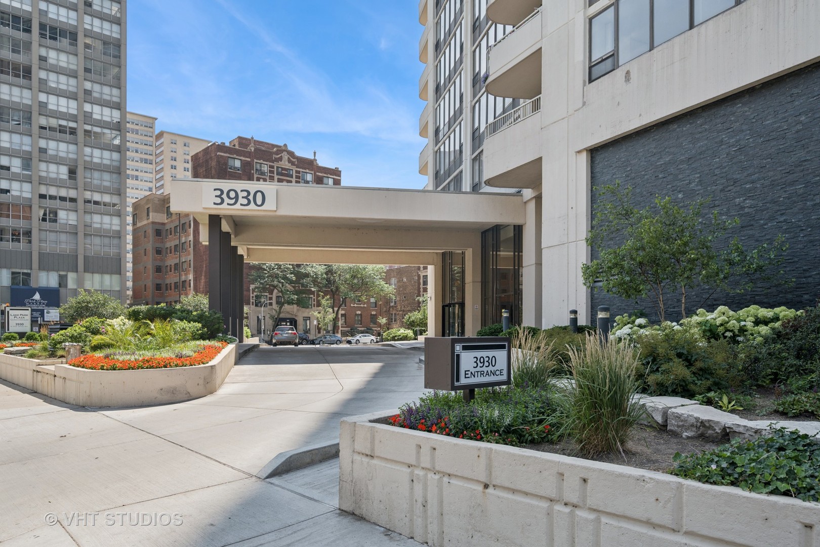 3930 N Pine Grove Avenue 2512