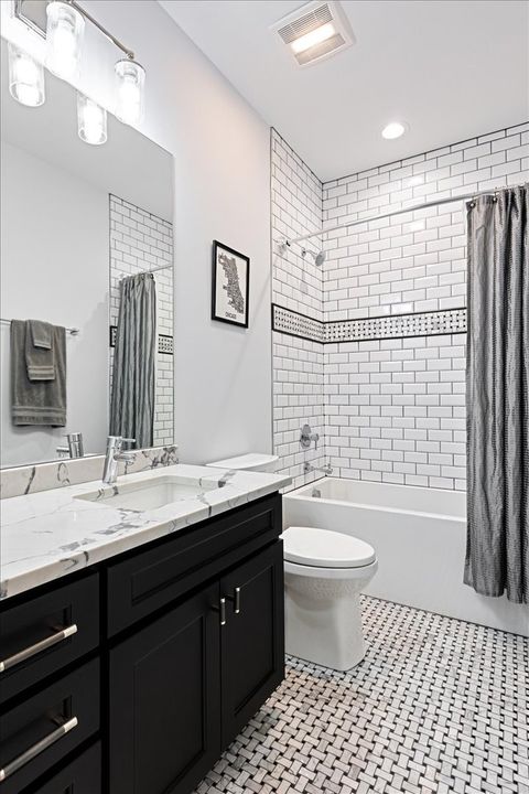 Tiny photo for 2514 W Moffat Street, Chicago, IL 60647 (MLS # 12613918)