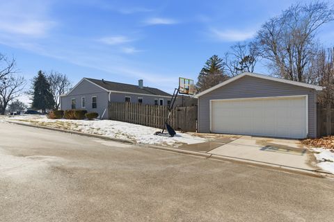 Tiny photo for 204 Woodlawn Drive, Mundelein, IL 60060 (MLS # 12568088)