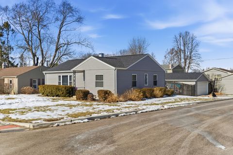 Tiny photo for 204 Woodlawn Drive, Mundelein, IL 60060 (MLS # 12568088)
