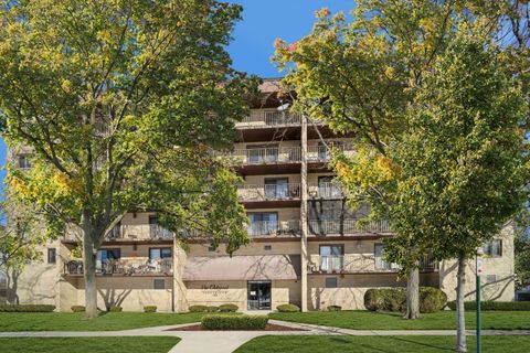 Tiny photo for 1380 Oakwood Avenue #306, Des Plaines, IL 60016 (MLS # 12532543)