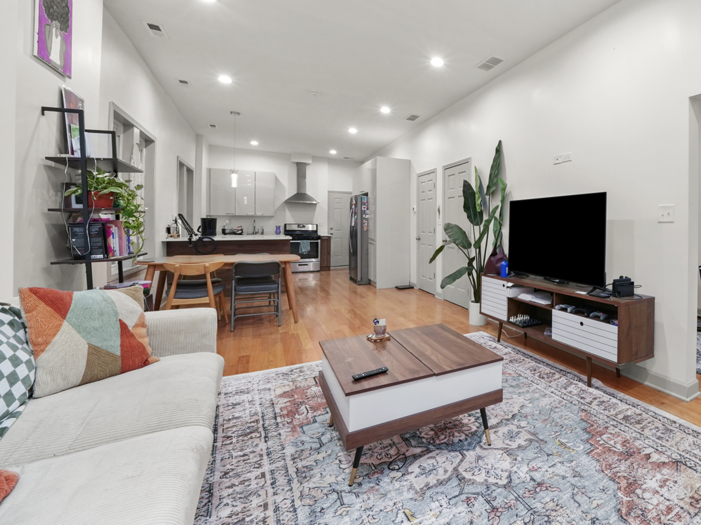 1508 N Artesian Avenue