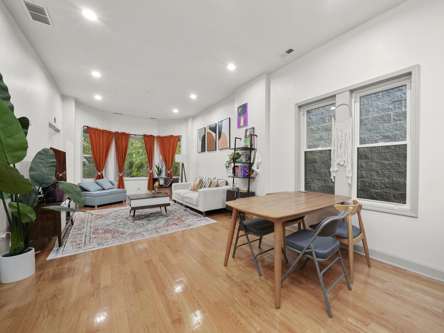 1508 N Artesian Avenue