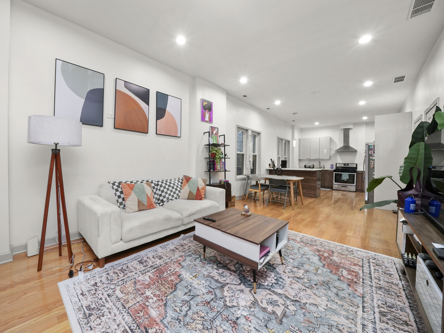 1508 N Artesian Avenue