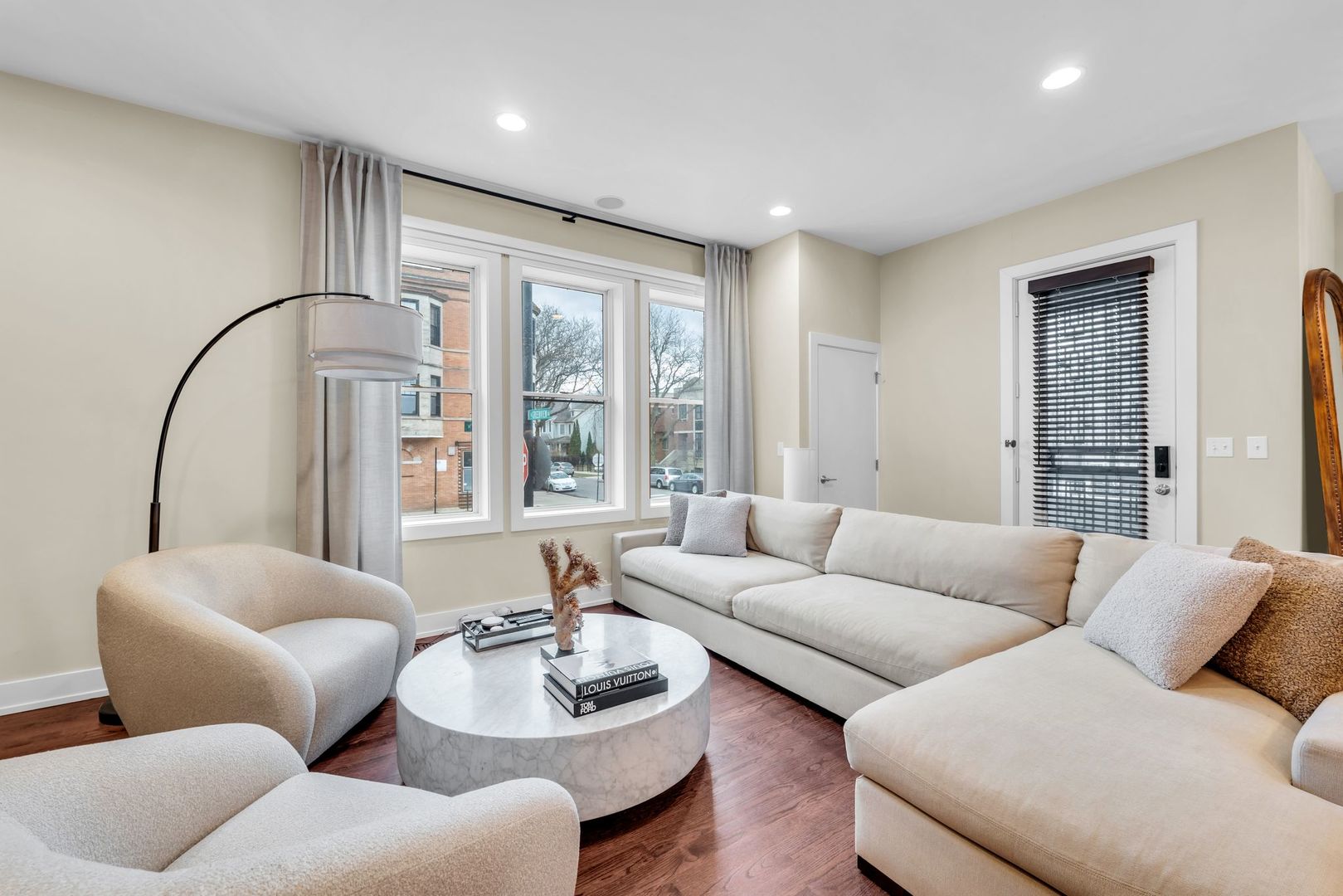 4405 N GREENVIEW Avenue 1B