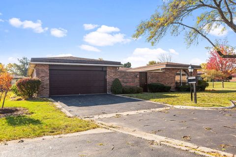 Photo of 2425 El Cid Lane, Northbrook, IL 60062 (MLS # 12508032)