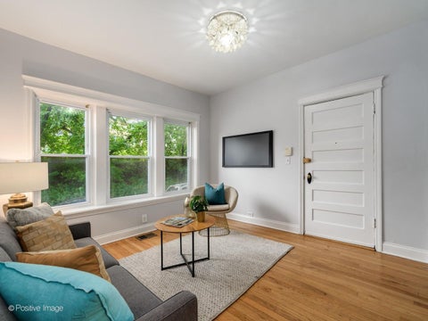 Tiny photo for 3803 N Ravenswood Avenue #1, Chicago, IL 60613 (MLS # 12757215)