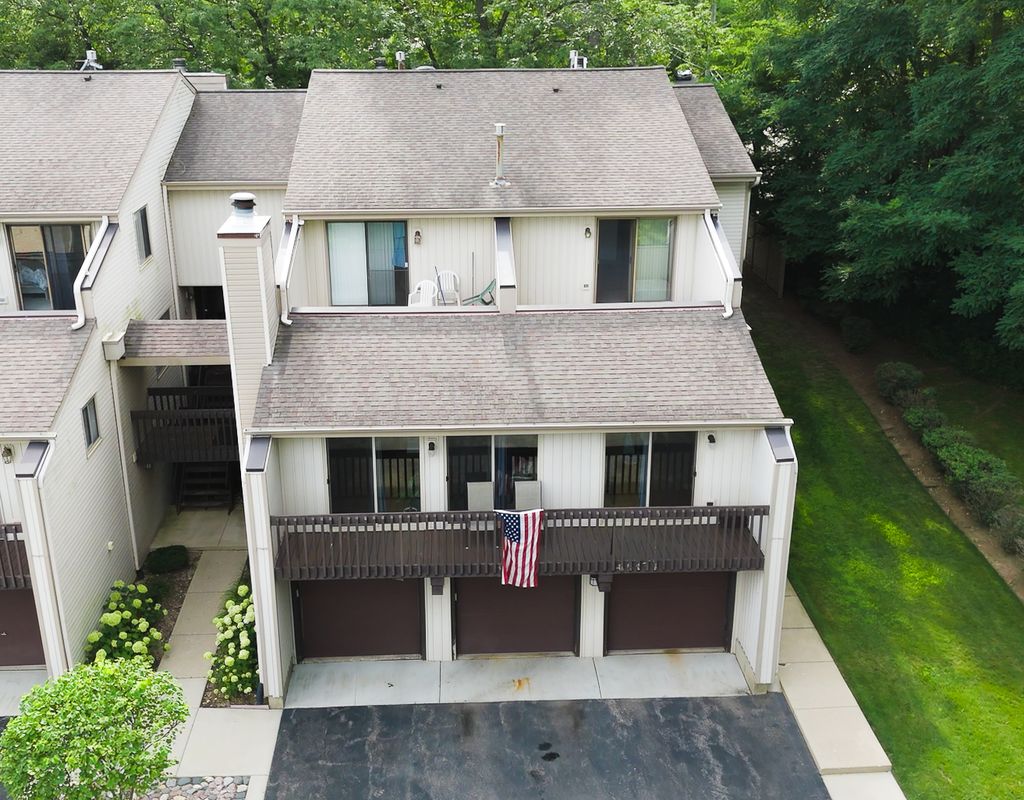 Photo for 71 White Oaks Road, Fox Lake, IL 60020 (MLS # 12477089)