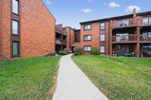 Tiny photo for 2929 Sunnyside Drive #303, Rockford, IL 61114 (MLS # 12564198)