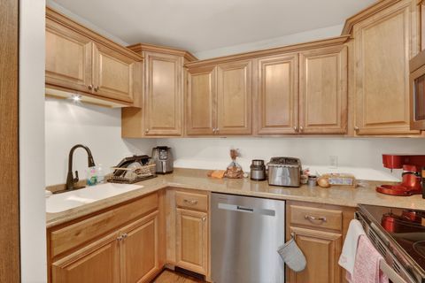 Tiny photo for 2929 Sunnyside Drive #303, Rockford, IL 61114 (MLS # 12564198)