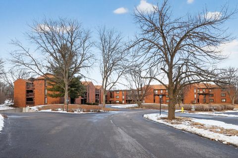 Tiny photo for 2929 Sunnyside Drive #303, Rockford, IL 61114 (MLS # 12564198)