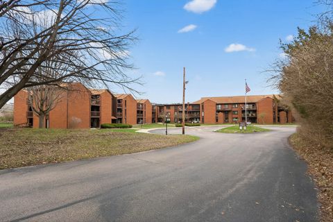 Tiny photo for 2929 Sunnyside Drive #303, Rockford, IL 61114 (MLS # 12564198)