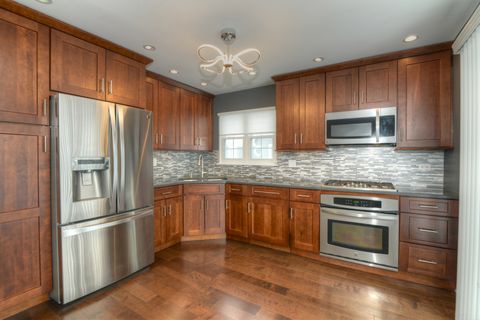 Tiny photo for 1080 Ridgefield Circle, Carol Stream, IL 60188 (MLS # 12530874)