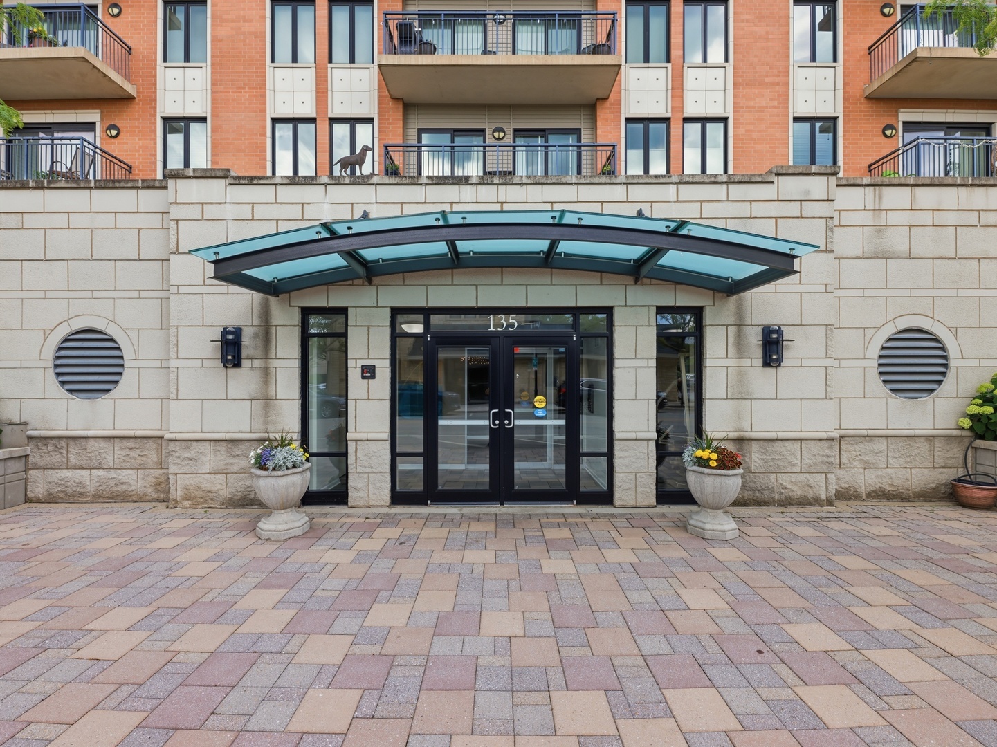 135 S York Street 214