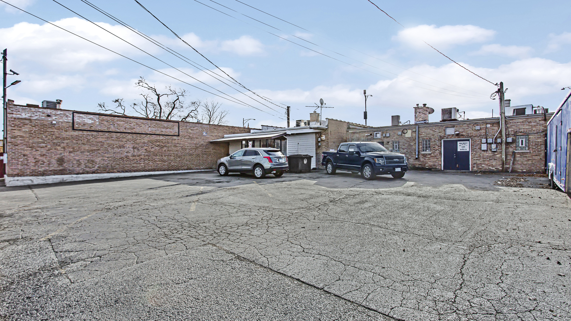 5546 S Archer Avenue