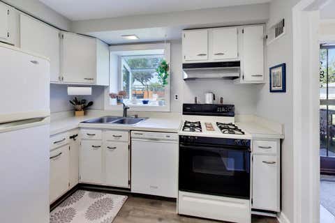 Tiny photo for 6028 N Whipple Street, Chicago, IL 60659 (MLS # 12694076)