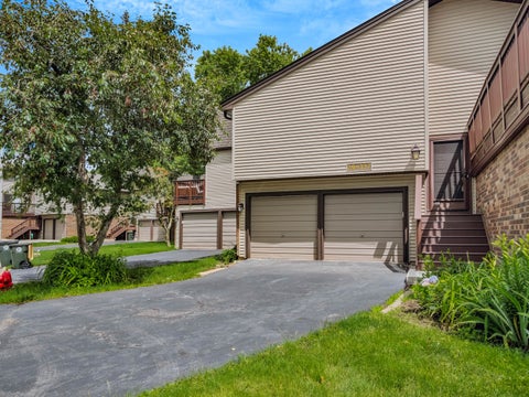 Photo of 29W337 White Oak Drive, Warrenville, IL 60555 (MLS # 12681804)
