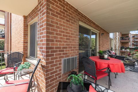 Tiny photo for 18 E Old Willow Road #210N, Prospect Heights, IL 60070 (MLS # 12493145)