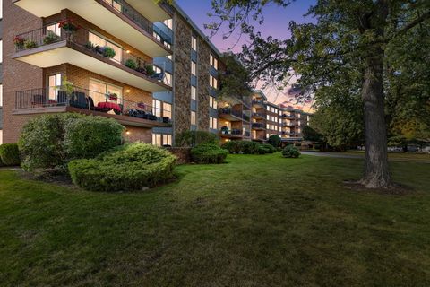 Photo of 18 E Old Willow Road #210N, Prospect Heights, IL 60070 (MLS # 12493145)