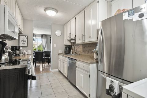 Tiny photo for 18 E Old Willow Road #210N, Prospect Heights, IL 60070 (MLS # 12493145)