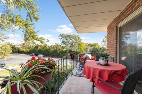 Tiny photo for 18 E Old Willow Road #210N, Prospect Heights, IL 60070 (MLS # 12493145)