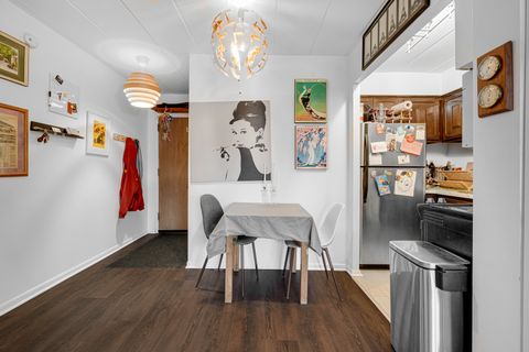 Tiny photo for 320 Circle Avenue #403, Forest Park, IL 60130 (MLS # 12605256)