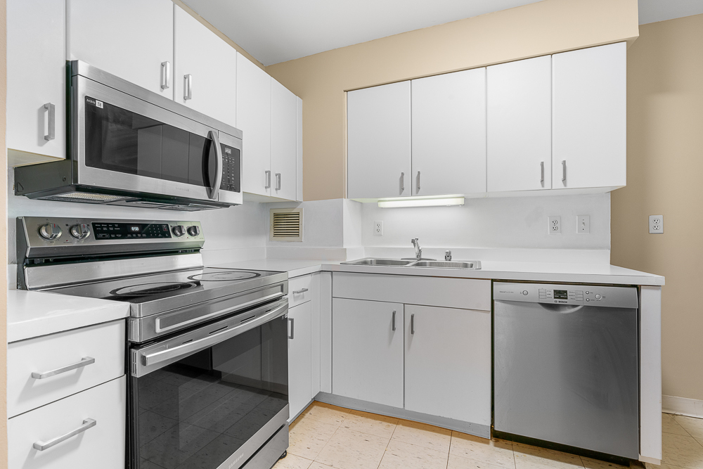 401 E ONTARIO Street 2804