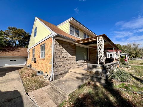 Tiny photo for 977 N Oakland Avenue, Decatur, IL 62522 (MLS # 12501412)