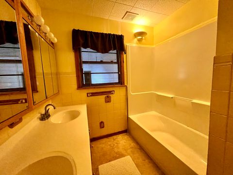 Tiny photo for 977 N Oakland Avenue, Decatur, IL 62522 (MLS # 12501412)