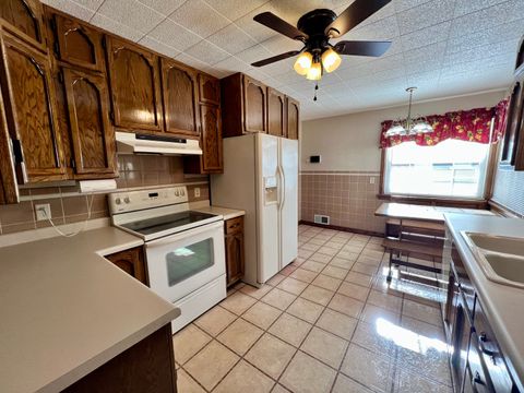 Tiny photo for 977 N Oakland Avenue, Decatur, IL 62522 (MLS # 12501412)