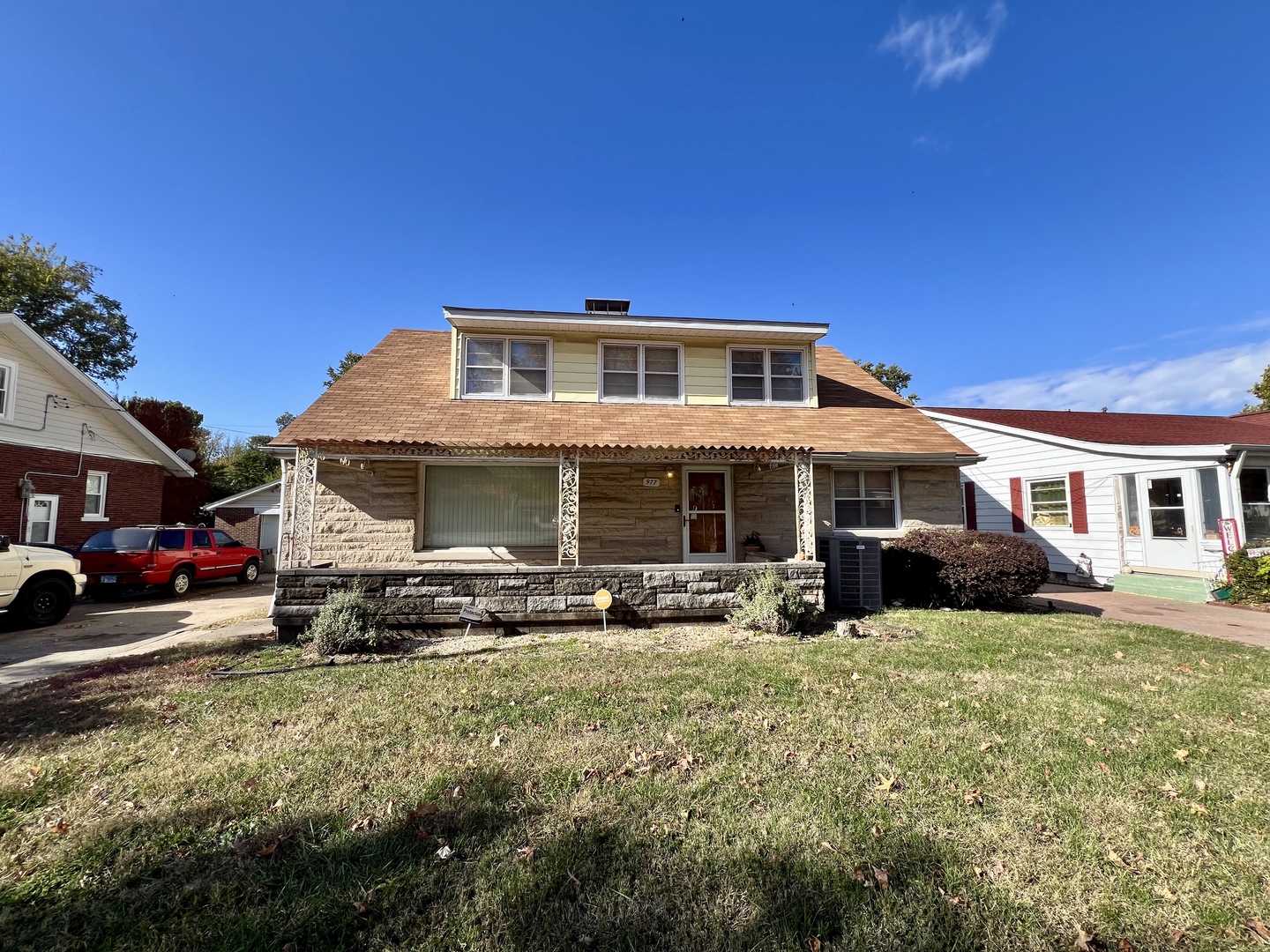 977 N Oakland Avenue