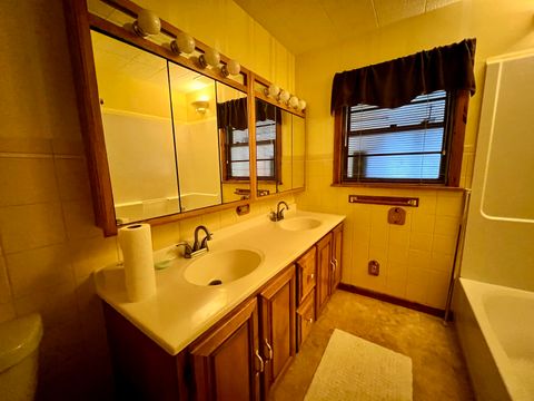 Tiny photo for 977 N Oakland Avenue, Decatur, IL 62522 (MLS # 12501412)