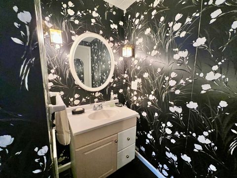 Tiny photo for 977 N Oakland Avenue, Decatur, IL 62522 (MLS # 12501412)