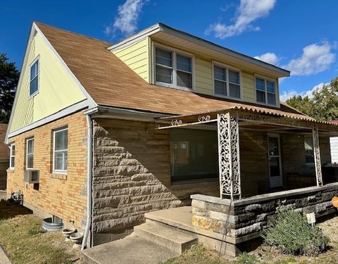 Tiny photo for 977 N Oakland Avenue, Decatur, IL 62522 (MLS # 12501412)