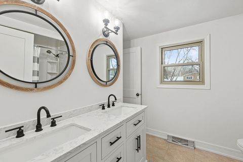 Tiny photo for 2643 N Prindle Avenue, Arlington Heights, IL 60004 (MLS # 12523575)