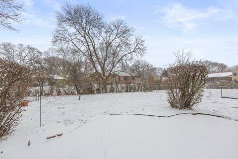 Tiny photo for 2643 N Prindle Avenue, Arlington Heights, IL 60004 (MLS # 12523575)