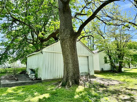Tiny photo for 543 Tucker Lane, Metropolis, IL 62960 (MLS # 12624923)
