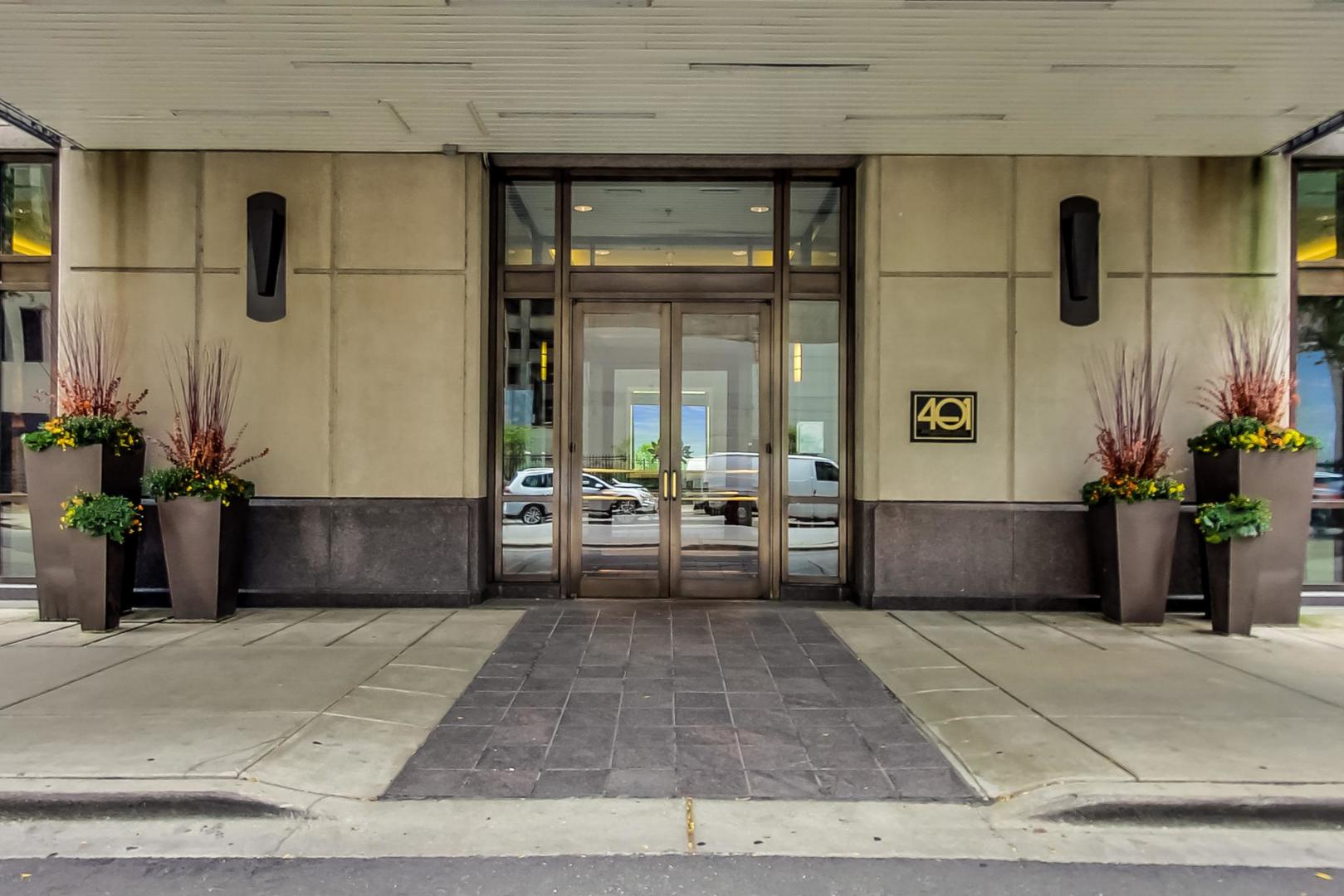 401 E ONTARIO Street 309