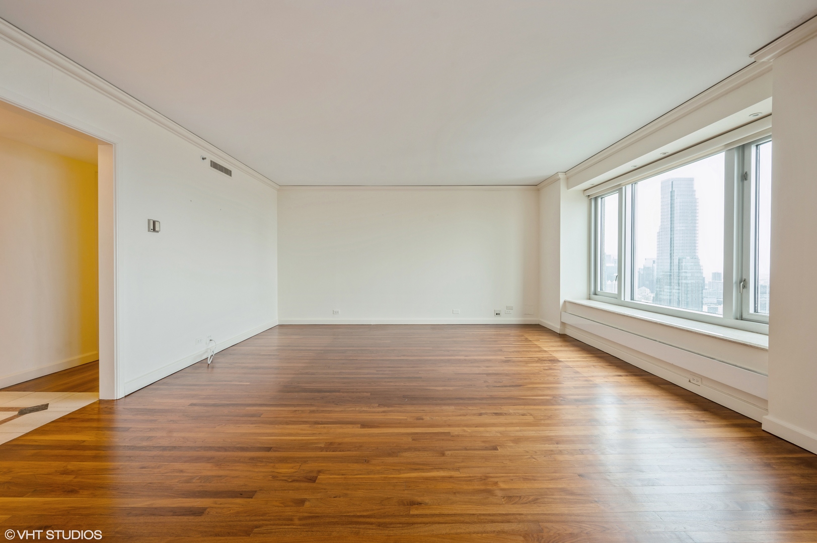 132 E DELAWARE Place 5403